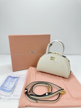 미우미우 페이던트 가죽 탑핸들 미니
