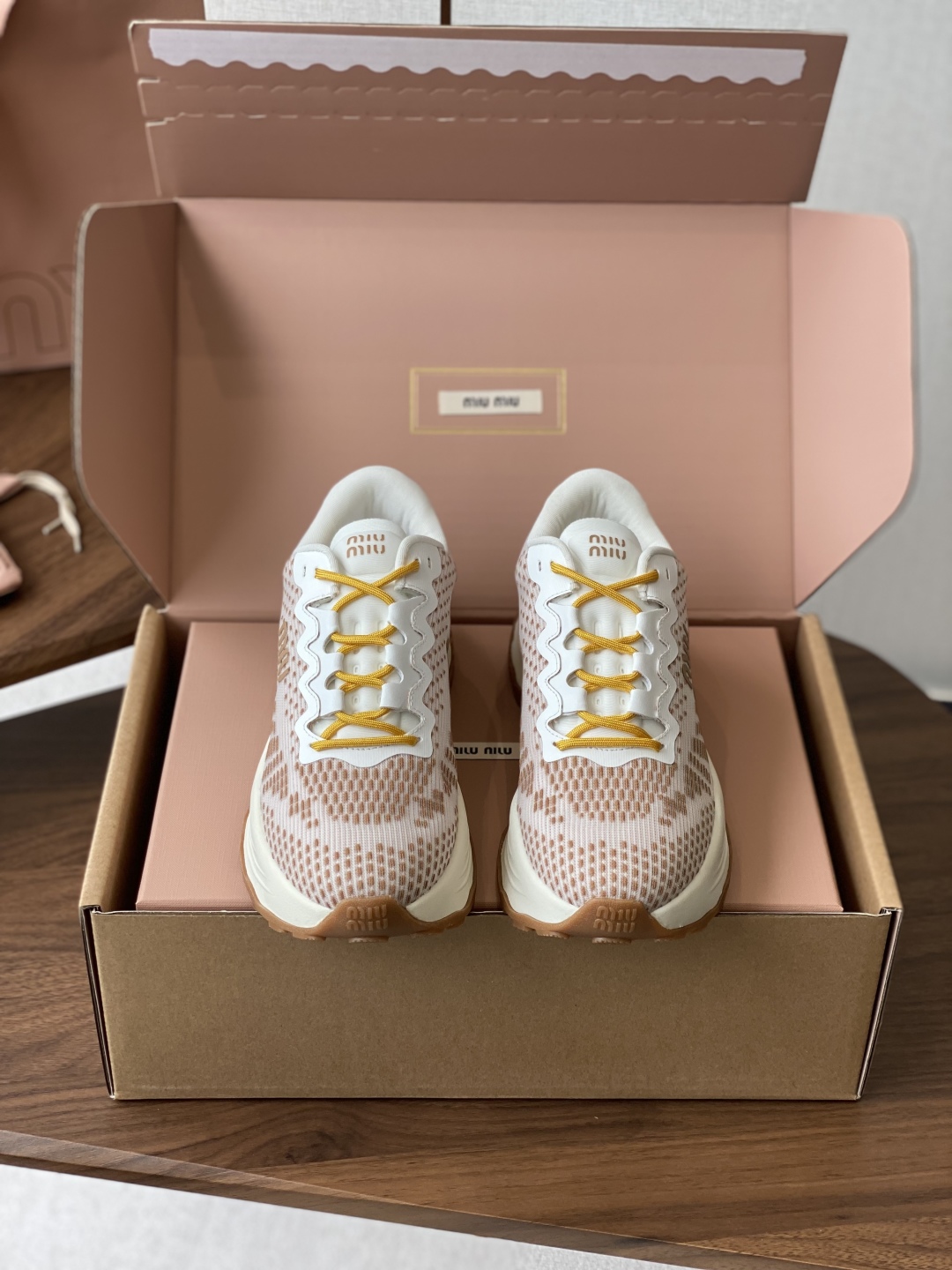 미우미우 25ss 아메리칸 커플 스니커즈