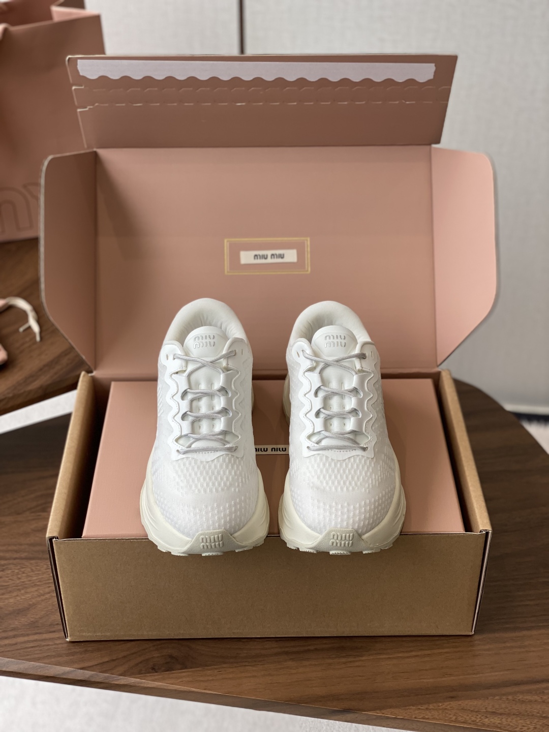 미우미우 25ss 아메리칸 커플 스니커즈